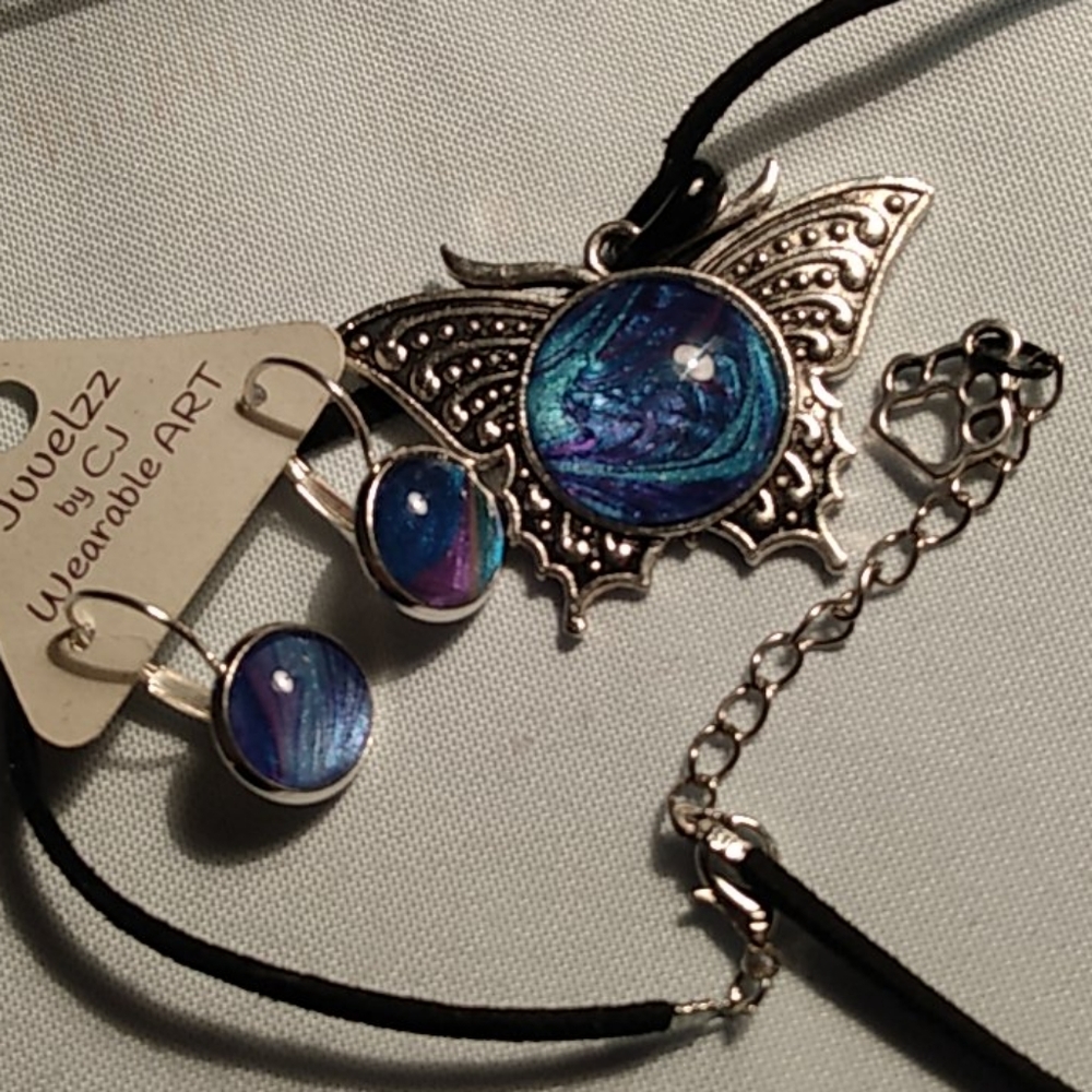 Butterfly Necklace w/matching earrings